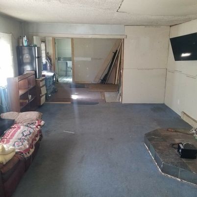 Empty room, Interior