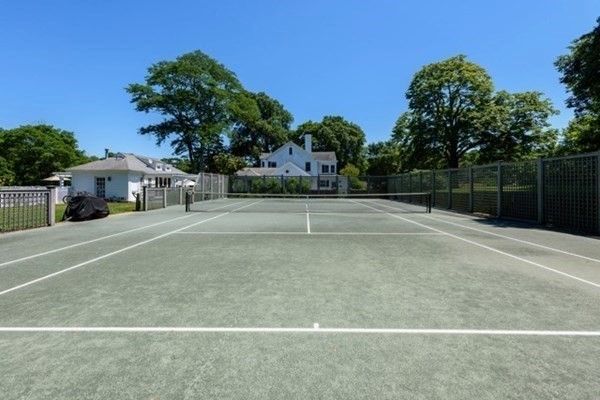 Tennis Courts, Exterior