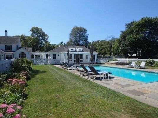 Exterior, Pool, Backyard