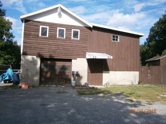 Attached, Exterior, Facade, Modern