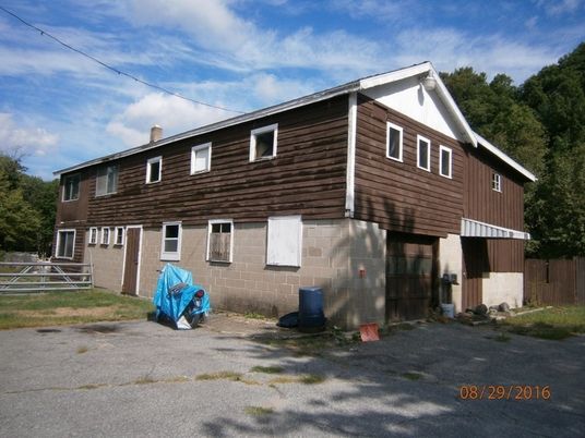 Backyard, Exterior, Facade, Raised Ranch
