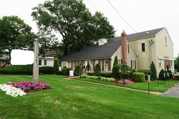 Backyard, Exterior, Facade, Cape Cod