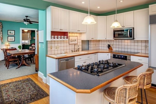 Dining room, Interior, Kitchen, Pendant Lights, Recessed Lighting, Wood Texture Flooring