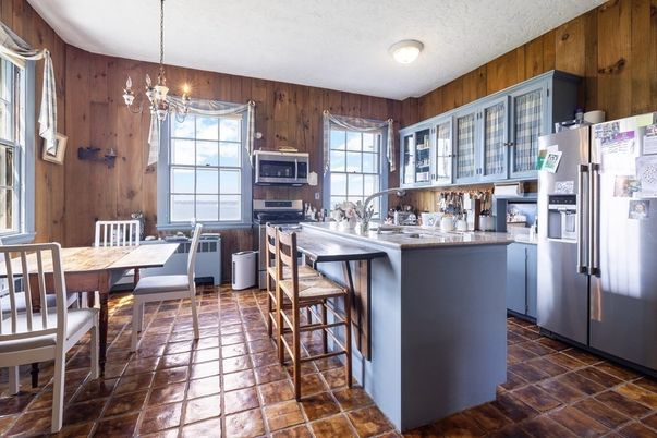Chandelier, Dining room, Interior, Kitchen, Wooden Walls