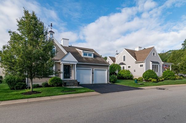 Attached, Exterior, Facade, Cape Cod