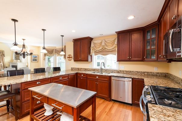 Dining room, Interior, Kitchen, Pendant Lights, Recessed Lighting, Wood Texture Flooring