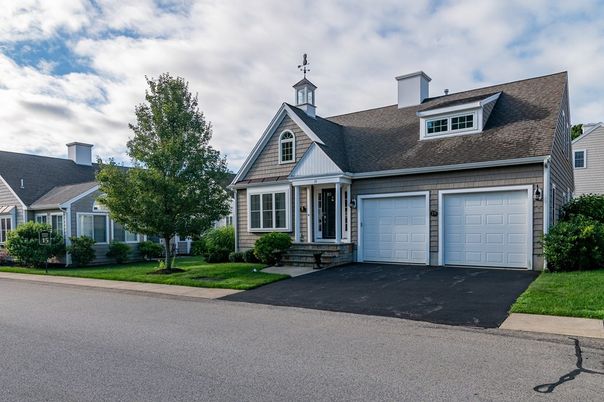 Attached, Exterior, Facade, Cape Cod