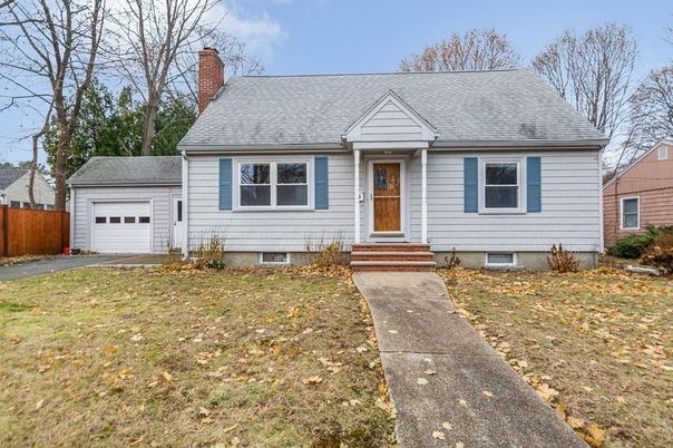 Attached, Exterior, Facade, Cape Cod