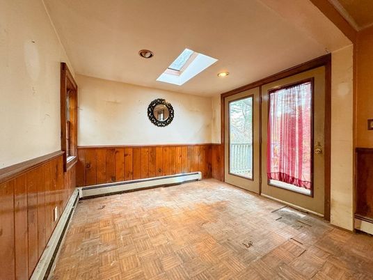 Empty room, Interior, Recessed Lighting, Wood Texture Flooring