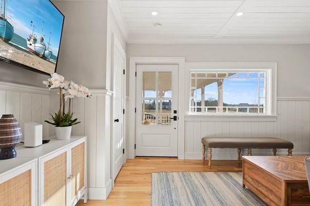 Interior, Recessed Lighting, Wood Texture Flooring