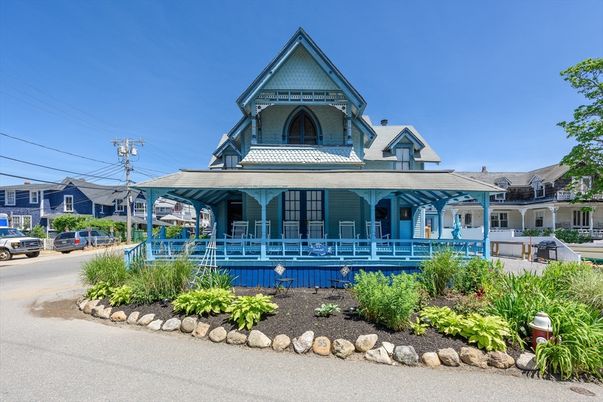 Exterior, Facade, Queen Anne Victorian