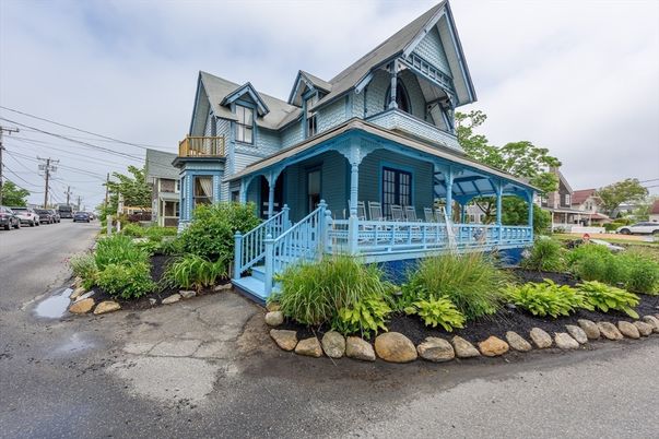 Exterior, Facade, Queen Anne Victorian