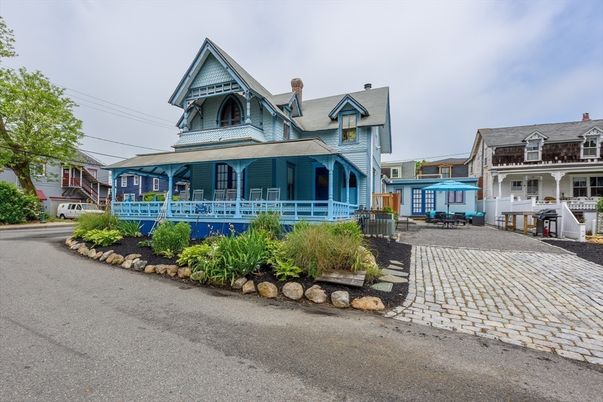 Exterior, Facade, Queen Anne Victorian