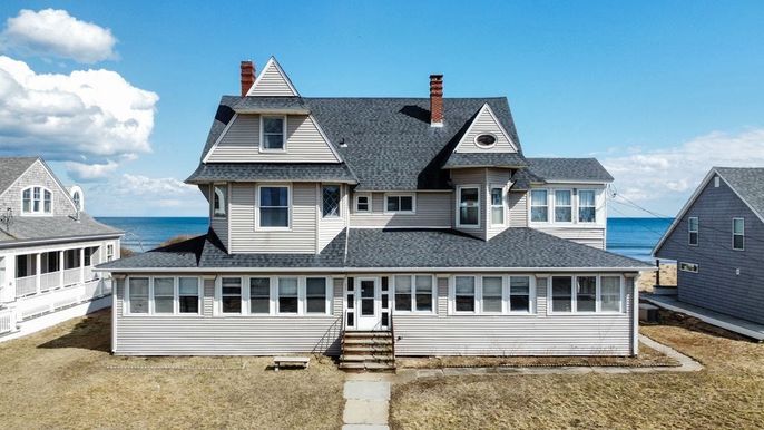 Exterior, Facade, Water, Queen Anne Victorian