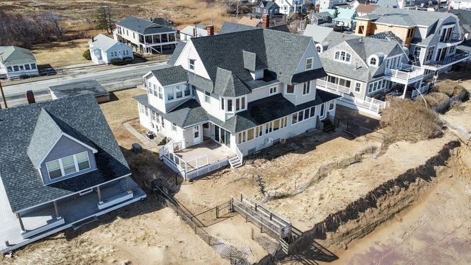 Exterior, Drone