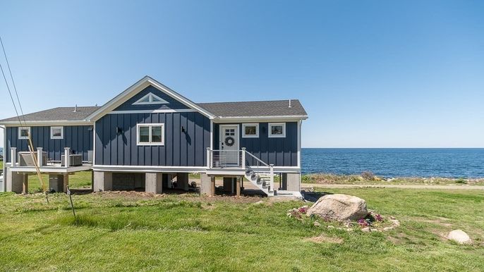 Exterior, Lake