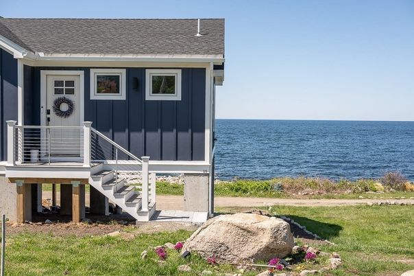 Exterior, Lake