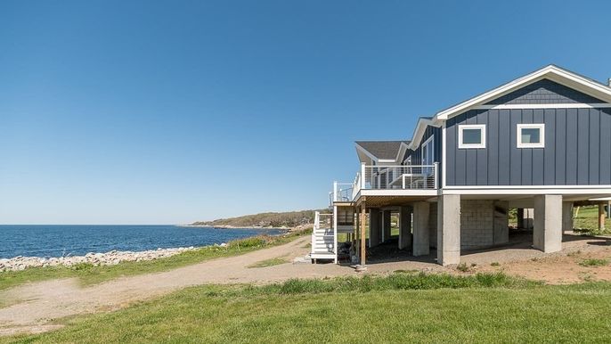 Exterior, Lake