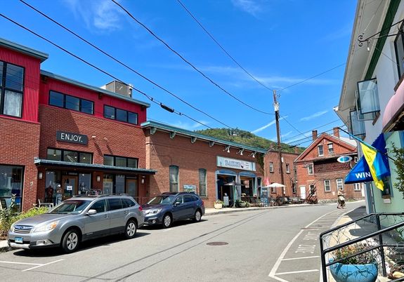 Exterior, Facade, Brick Facade, Rowhouse