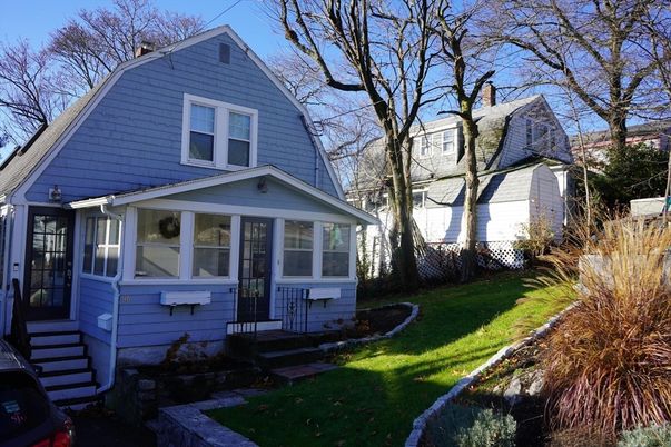 Exterior, Facade, Queen Anne Victorian