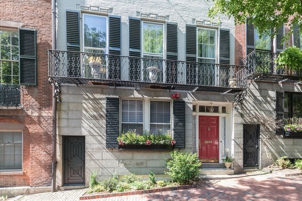 Exterior, Facade, Brick Facade, Rowhouse