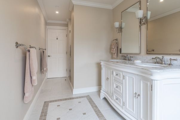 Bathroom, Dual Sink Vanities, Interior, Recessed Lighting
