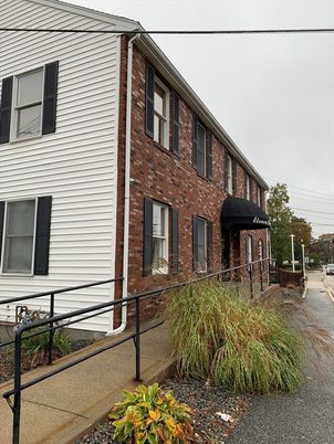Exterior, Facade, Brick Facade, Rowhouse