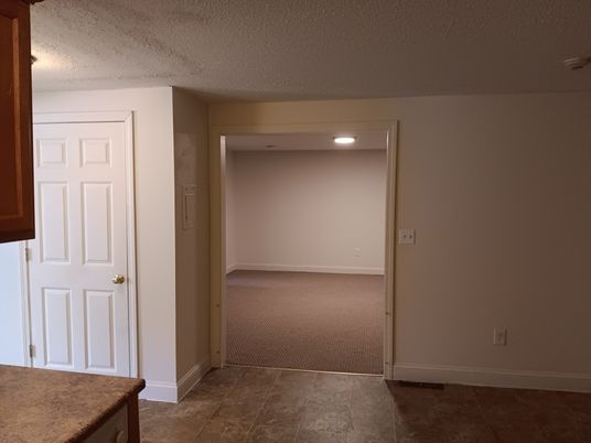 Empty room, Interior, Recessed Lighting