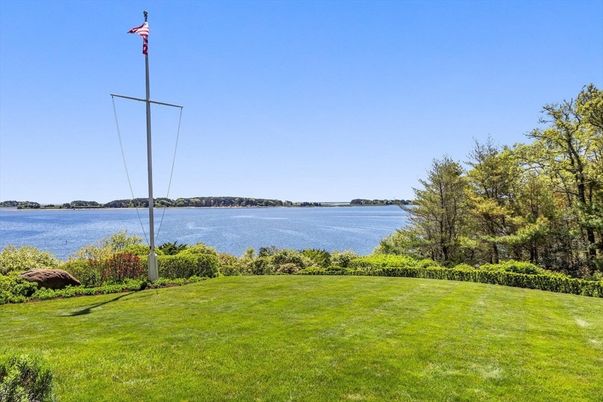 Exterior, Lake