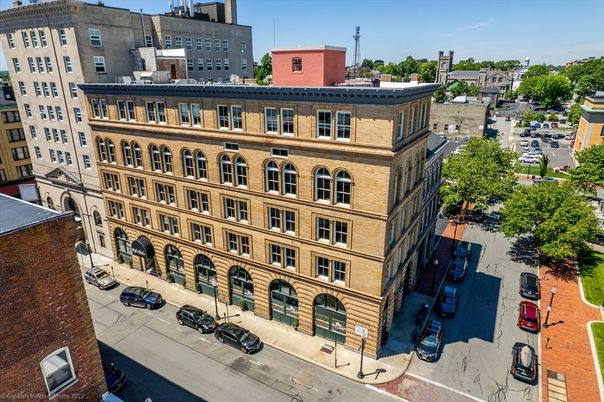 Exterior, Facade, Chicago School