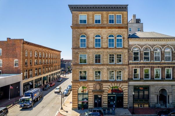 Exterior, Facade, Chicago School