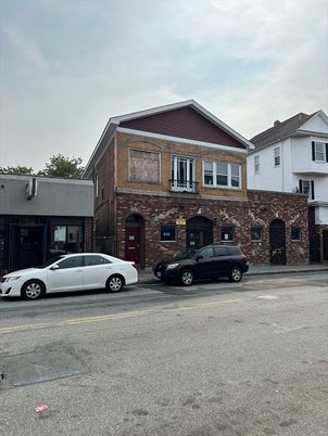 Exterior, Facade, Brick Facade, American Craftsman