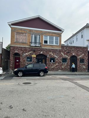 Exterior, Facade, Brick Facade, American Craftsman
