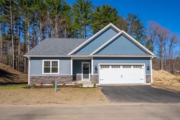 Attached, Exterior, Facade, Ranch