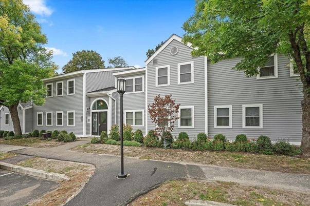 Exterior, Facade, Rowhouse