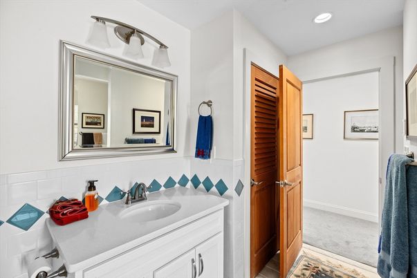 Bathroom, Interior, Recessed Lighting