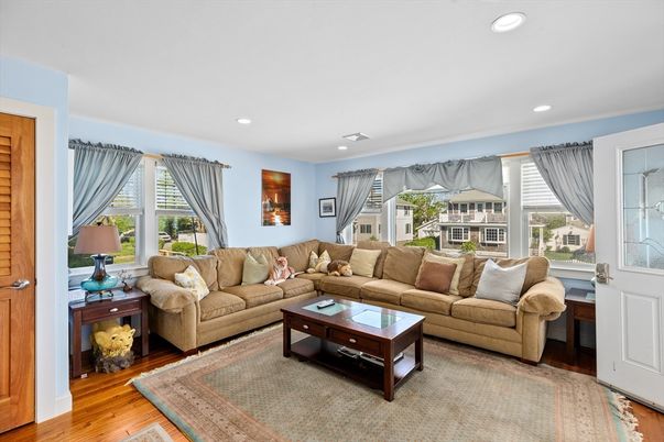 Interior, Living room, Recessed Lighting, Wood Texture Flooring