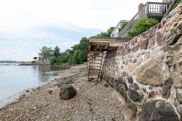 Exterior, Lake