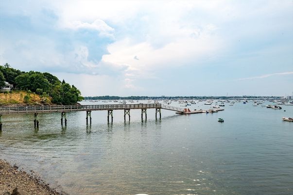 Exterior, Lake