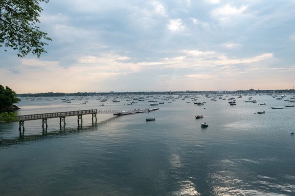 Exterior, Lake