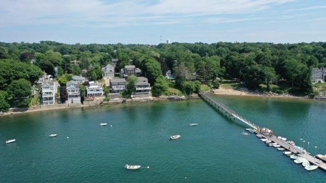 Exterior, Lake