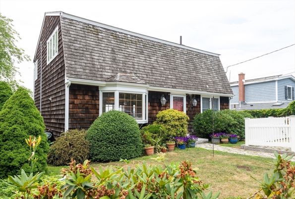 Exterior, Facade, Cape Cod