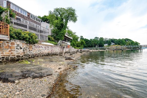 Exterior, Lake