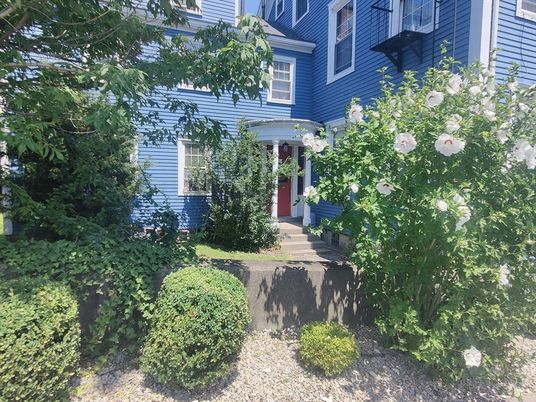 Exterior, Facade, Queen Anne Victorian