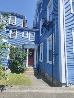 Exterior, Facade, Rowhouse