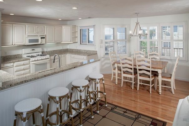 Dining room, Interior, Kitchen, Pendant Lights, Recessed Lighting, Wood Texture Flooring