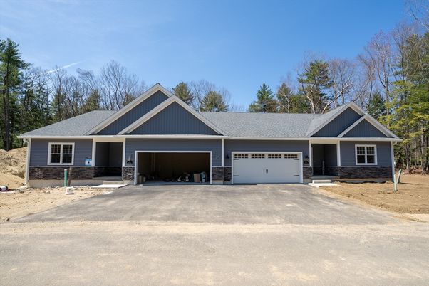 Attached, Exterior, Facade, Ranch