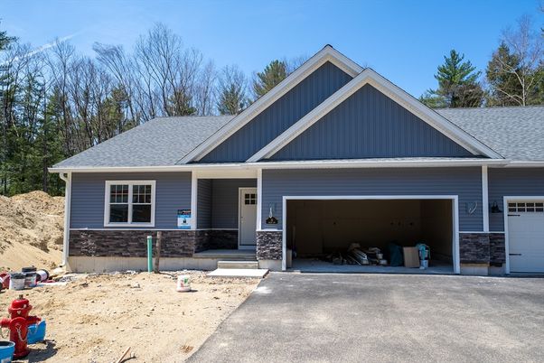 Attached, Exterior, Facade, Ranch