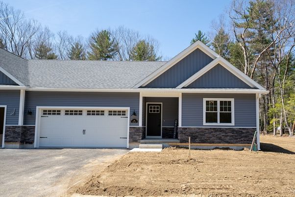 Attached, Exterior, Facade, Ranch
