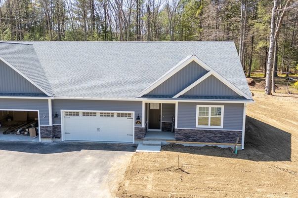 Attached, Exterior, Facade, Ranch